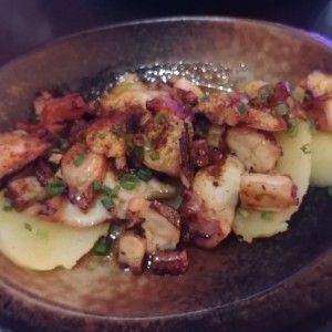 ENTRADAS CALIENTES - PULPO YAKINIKU