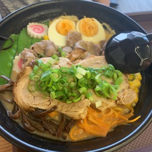 Ramen de carne y chashu