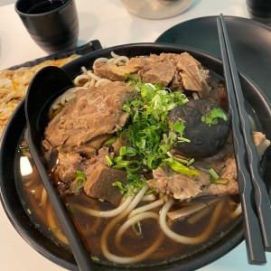 Fideos con costilla de res