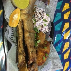 pescado frito con platano en tentacion. 