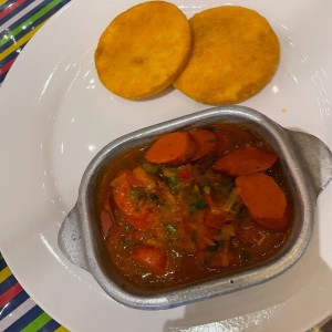 Salsicha guisda con tortilla