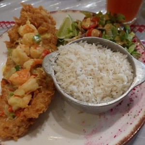 filete de pescado con corona de camarones