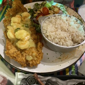 Pescado con camarones y arroz con coco