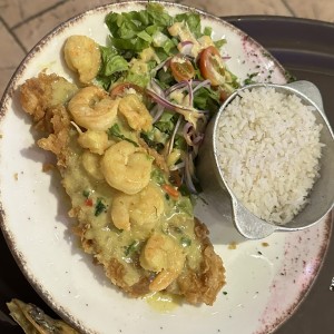 Filete de Pescado con Corona de Camarones