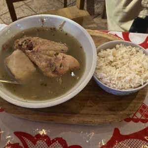 Sancocho Levantamuertos con Arroz