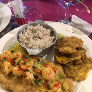 Corvina con camarones 