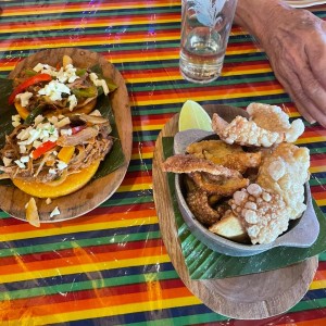 Tortilla con Ropa Vieja y chicharrones 