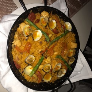 Mixta: Mariscos, Pollo y Cerdo