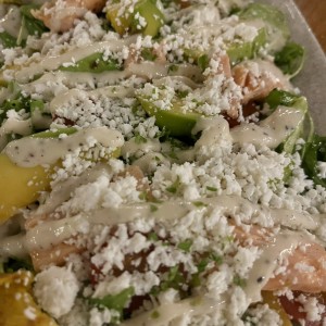 Ensalada de aguacate con salmon 