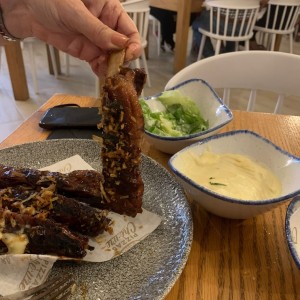 baby back ribs con aligot y ensalada