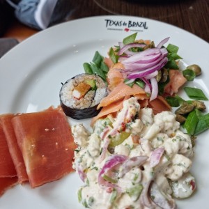 sushi y ceviche de pescado