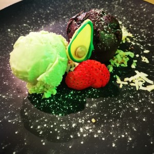 helado de Aguacate con Brownie esponjoso