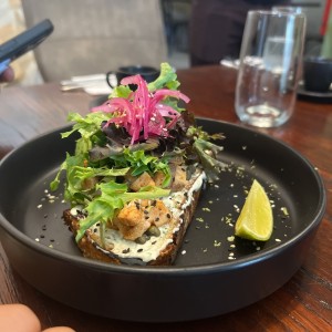 Tostada de salmón 