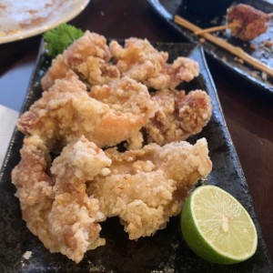 Tori No karaage, delicioso encuentro apanado y crujiente. 