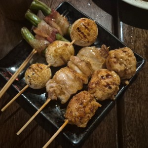 Espárragos con bacon y Brochetas!