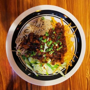 Jajangmyeon con fideos integrales 