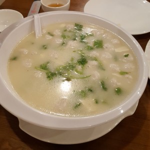 sopa de bolita de pescado