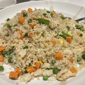 Arroz frito con pollo