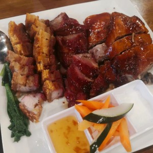 Lechon, puerco y pato asado