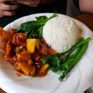 COSTILLAS CON ARROZ Y VERURAS