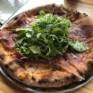 Pizza Proscuttio con arugula