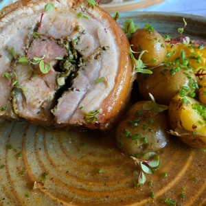 Porchetta con papines (domingo) 