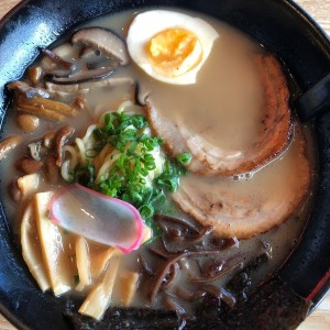 Ramen con carne de puerco