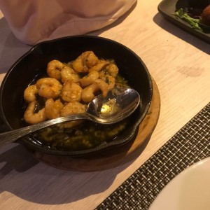 Camarones al ajillo