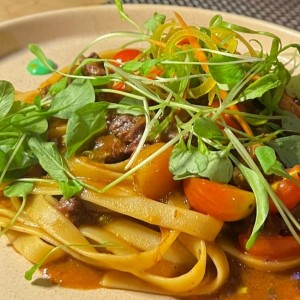 Fettucini estofado de short ribs