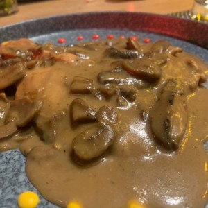 Pechuga de pollo al funghi 