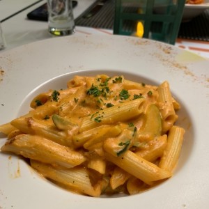 penne con suquini y salmon