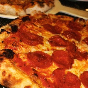Pizza peperoni americano