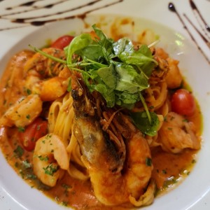 Linguini con camarones y langostinos Nantua