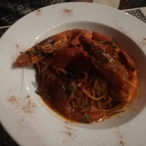 Linguinis al fileto con langostinos