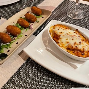 croquetas de mero y alcachofas gratinadas