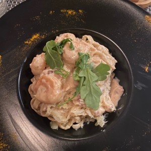 Fettucini Strega con camarones