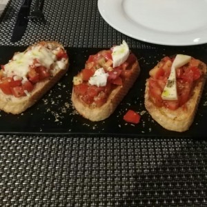 Bruchetta de quesos surtidos