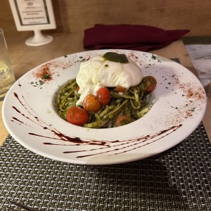 Linguini al pesto burrata