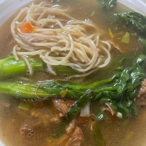 Sopa de Carne, Fideos y Espinacas