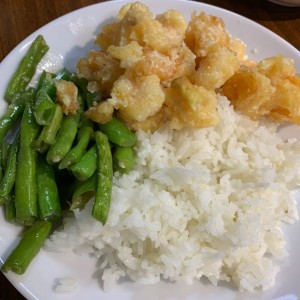 Camarones con salsa de coco