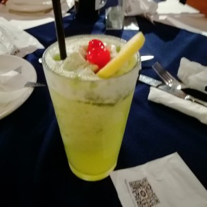 Limonada con hierba Buena. 