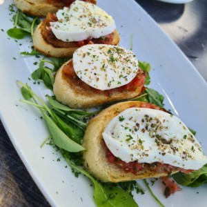 Antipasti - Bruschetta Caprese