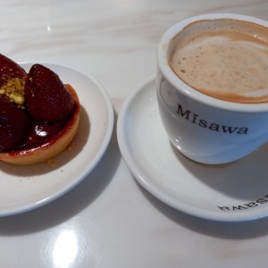 tartaleta de fresa y capuccino