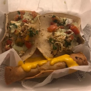 taquitos de pollo y flauta doradita 