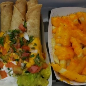 crunchy tacos  y queso papas