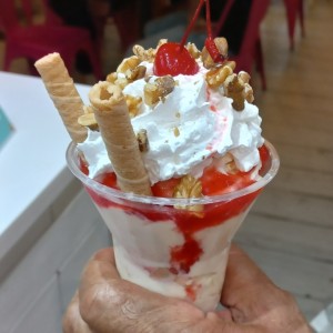 Sundae de Amaretto y Macadamia