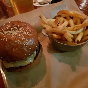 Platos - Rum Bar Burger