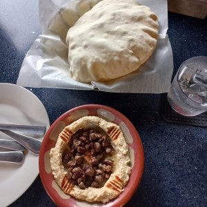 hummus con carne