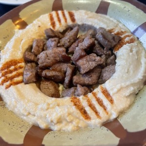 Hummus con carne