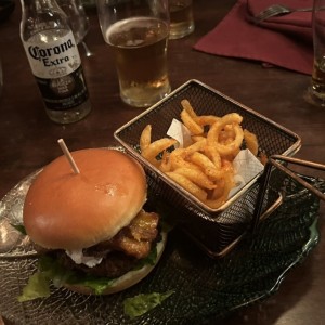 PLATOS FUERTES - AMAZONIA BURGER